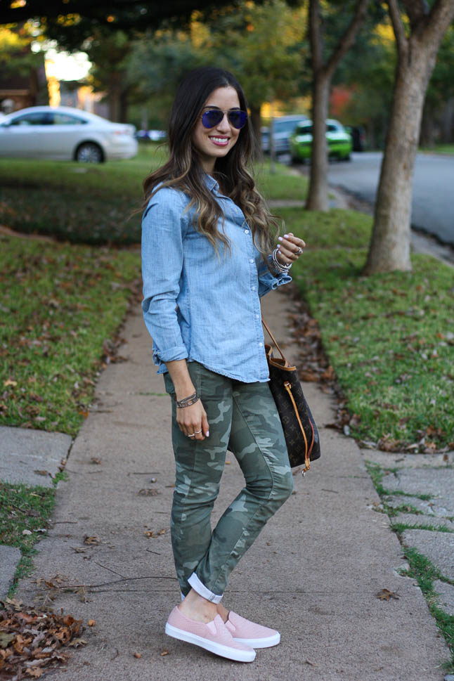Camo Pants - we love mixing these came pants with prints or chambray | adoubledose.com