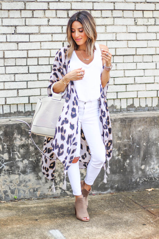 fashion blogger wearing leopard kimono with white jeans and peep toe booties and a white summer bag