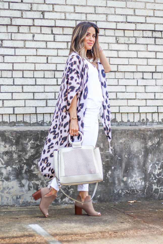 fashion blogger wearing leopard kimono with white jeans and peep toe booties and a white summer bag