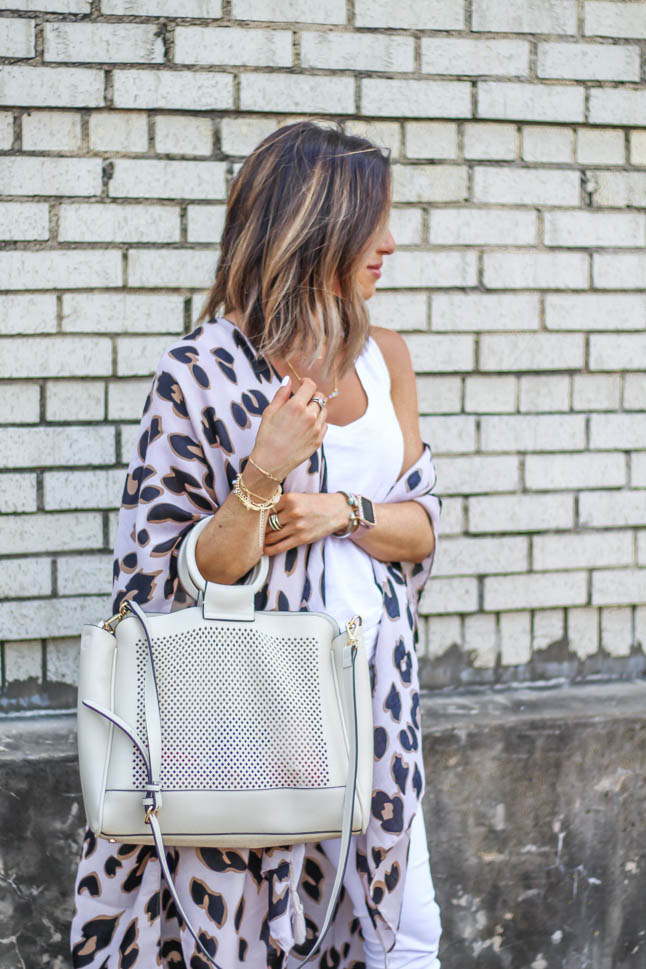 fashion blogger wearing leopard kimono with white jeans and peep toe booties and a white summer bag