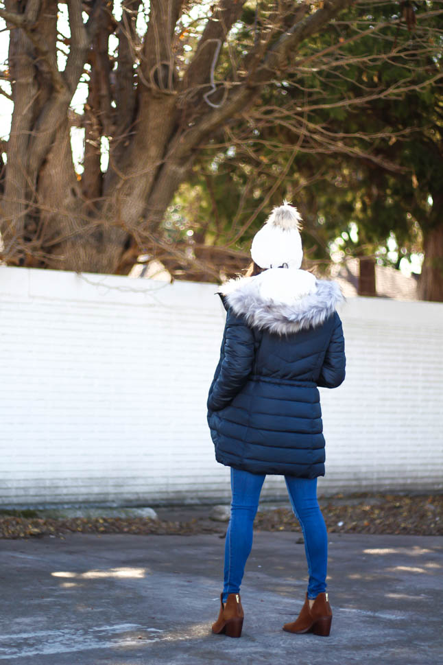 lifestyle and fashion blogger alexis belbel wearing sherpa parka jacket from hollister in black, grey cable turtleneck sweater from hollister, ripped legging jeans from hollister co, brown suede booties from vince camuto, white pom pom cable beanie from hollister | adoubledose.com