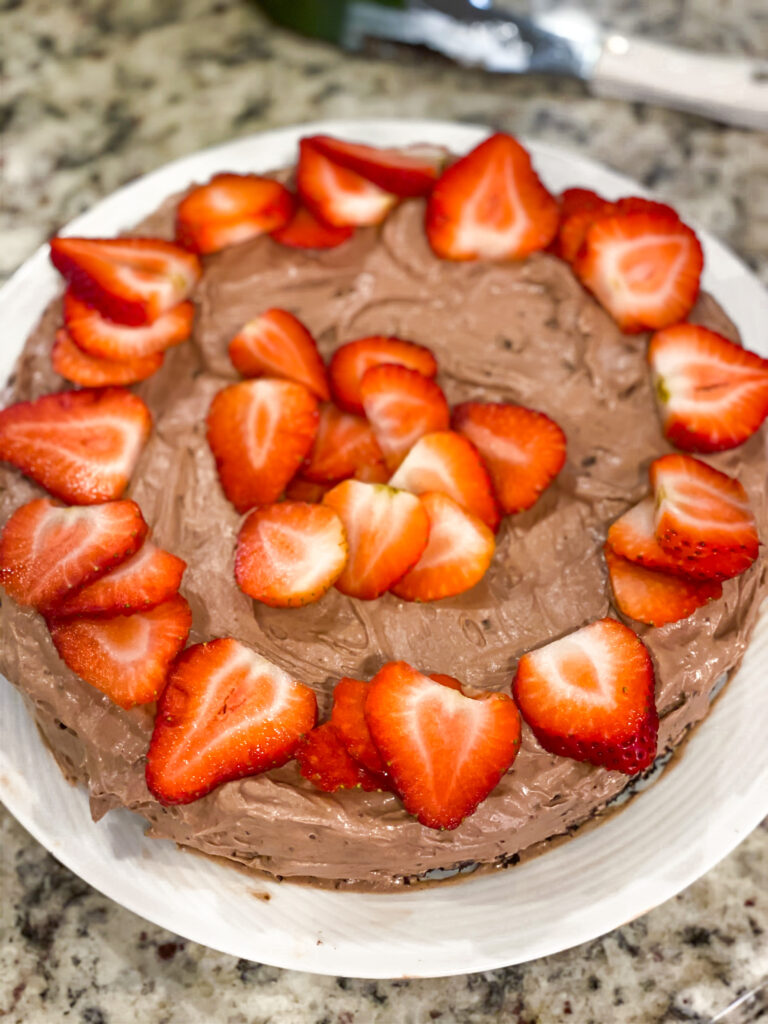 lifestyle and fashion blogger alexis belbel sharing a vegan chocolate cake with vegan chocolate cream frosting  and favorite kitchen tools and gadgets on amazon | adoubledose.com