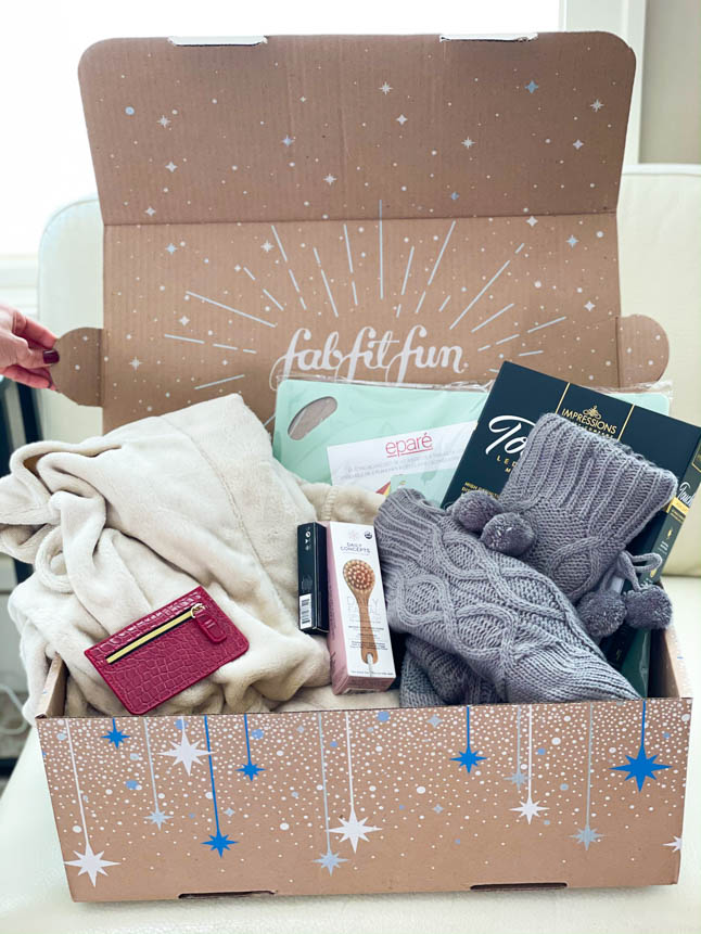 alexis and samantha belbel share their review of the FabFitFun winter box subscription and all the items in it | adoubledose.com