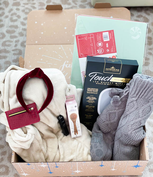 alexis and samantha belbel share their review of the FabFitFun winter box subscription and all the items in it | adoubledose.com