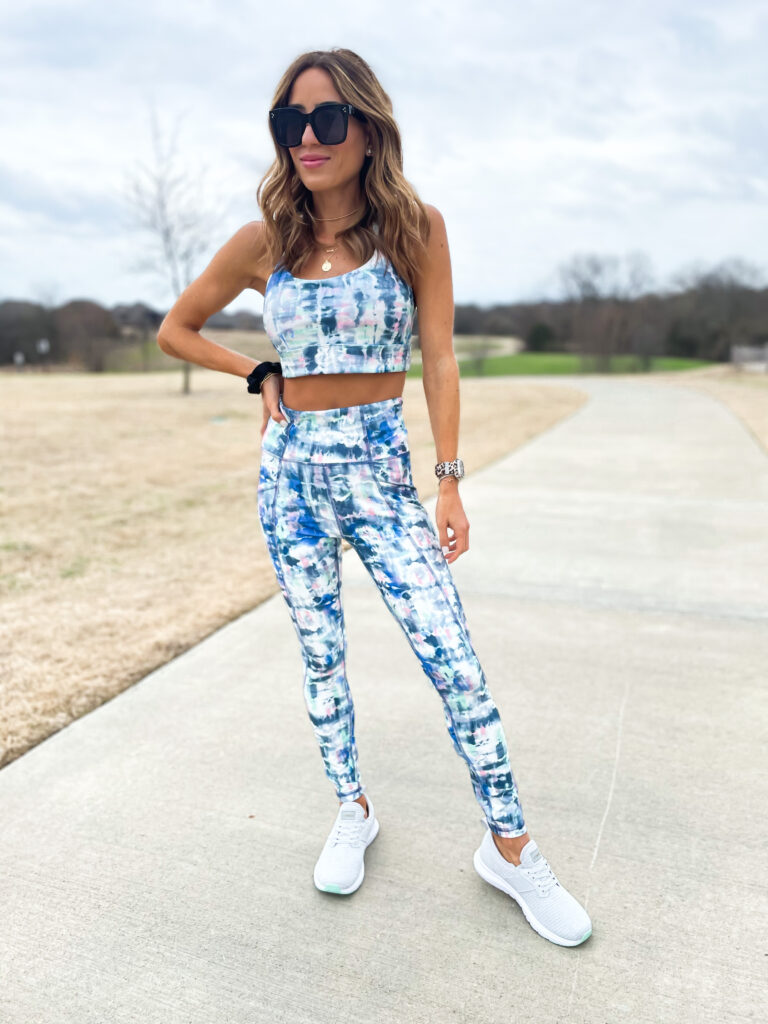 lifestyle and fashion bloggers alexis and samantha belbel share Freely activewear from Academy 7/8 leggings and sports bra and their current workout routine at home and at the gym | adoubledose.com