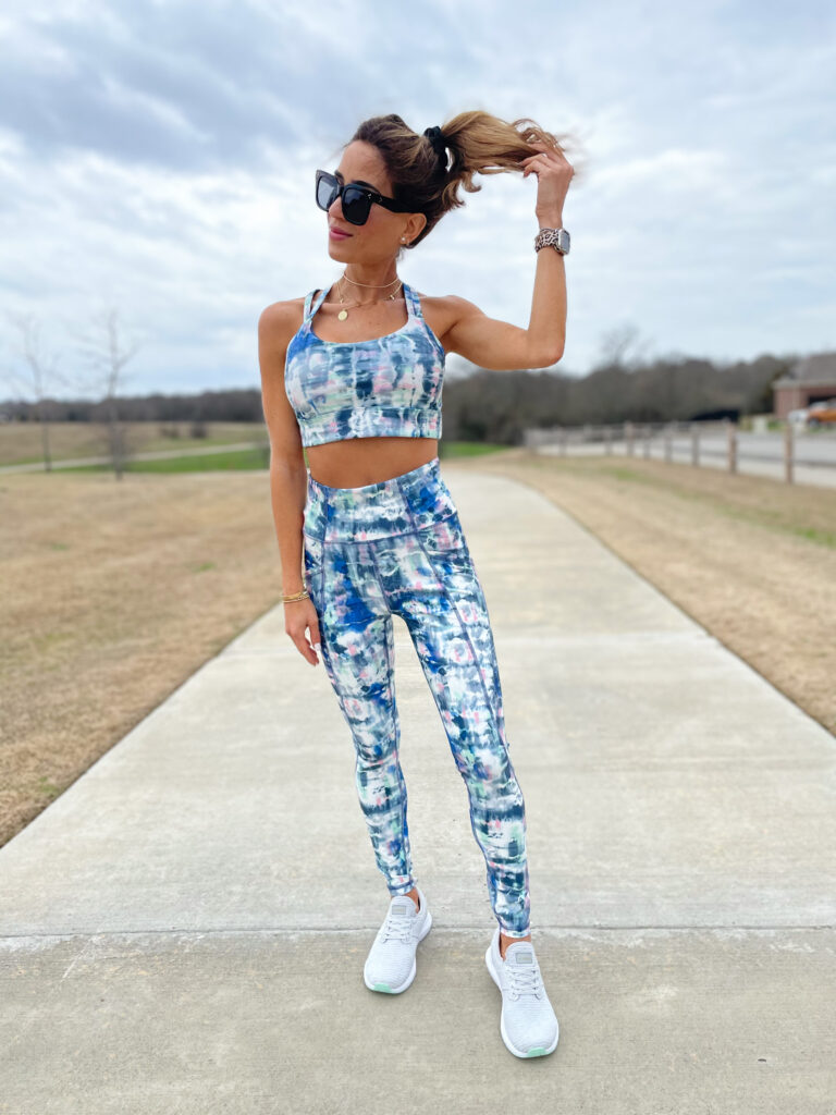 lifestyle and fashion bloggers alexis and samantha belbel share Freely activewear from Academy 7/8 leggings and sports bra and their current workout routine at home and at the gym | adoubledose.com