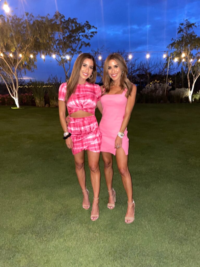 lifestyle and fashion bloggers alexis and samantha belbel share their summer looks from Cabo | adoubledose.com