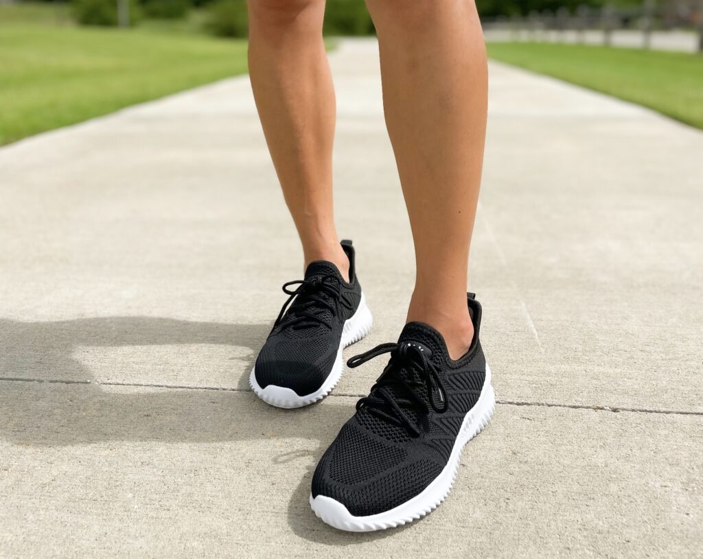 lifestyle and fashion blogger alexis belbel shares her favorite amazon sneakers for any type of outfit from AKK. They are available on amazon and are under $50 | adoubledose.com