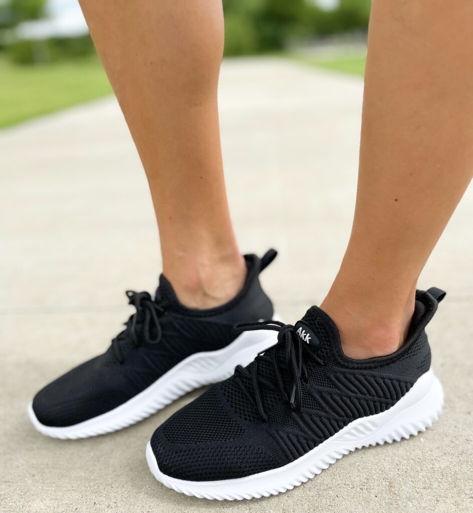 lifestyle and fashion blogger alexis belbel shares her favorite amazon sneakers for any type of outfit from AKK. They are available on amazon and are under $50 | adoubledose.com