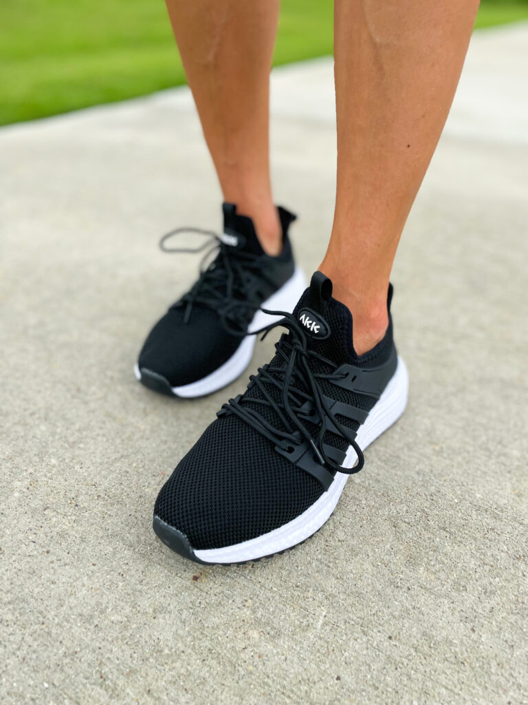 lifestyle and fashion blogger alexis belbel shares her favorite amazon sneakers for any type of outfit from AKK. They are available on amazon and are under $50 | adoubledose.com